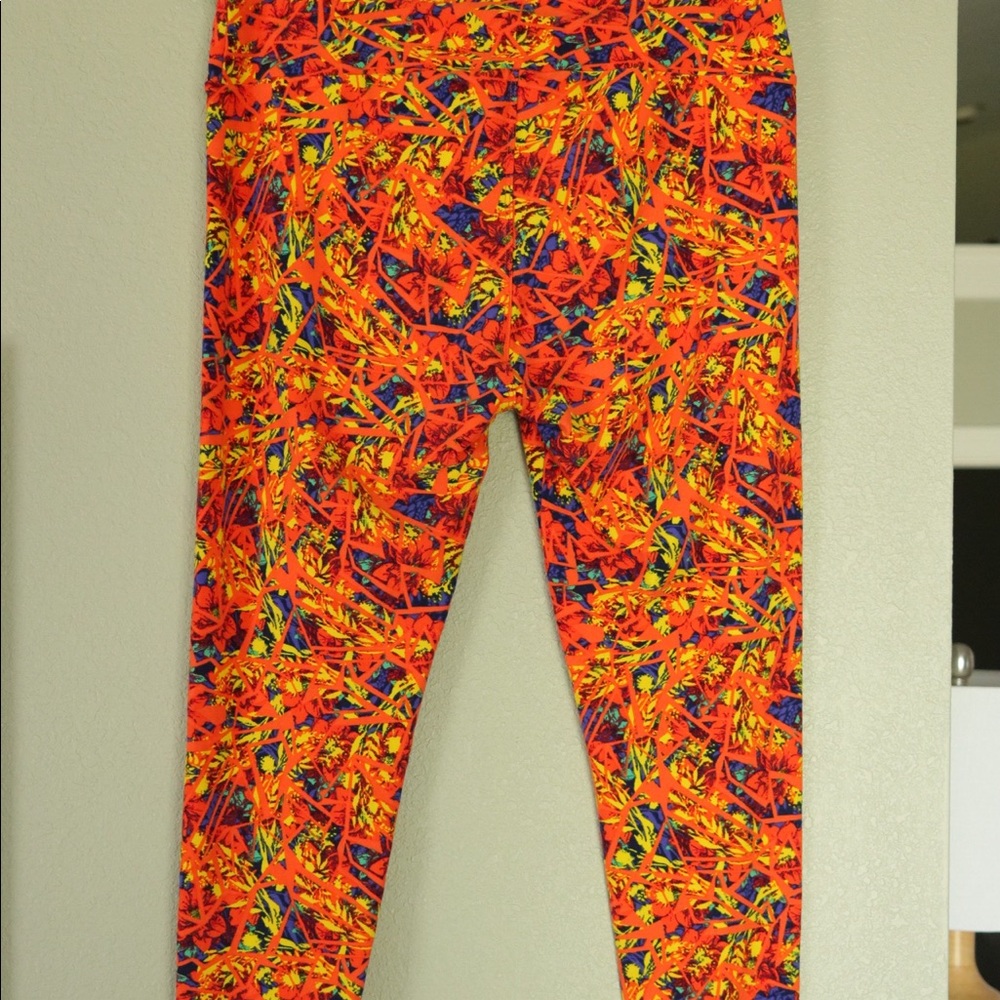Lularoe leggings size tall and curvy